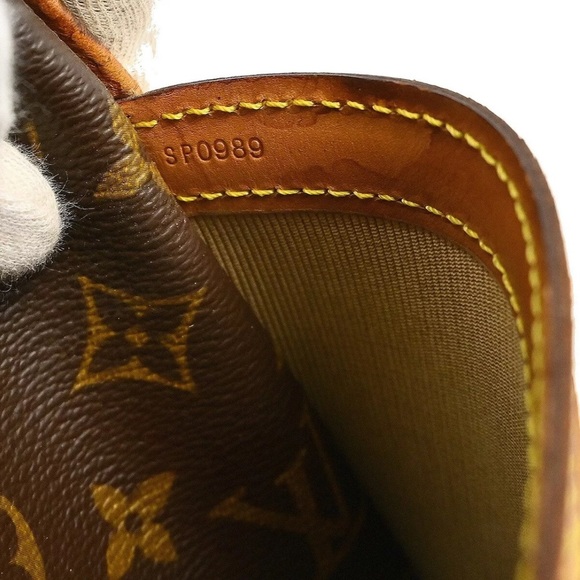 Louis Vuitton Reporter GM Monogram Canvas Messenger Bag - Picture 8 of 11